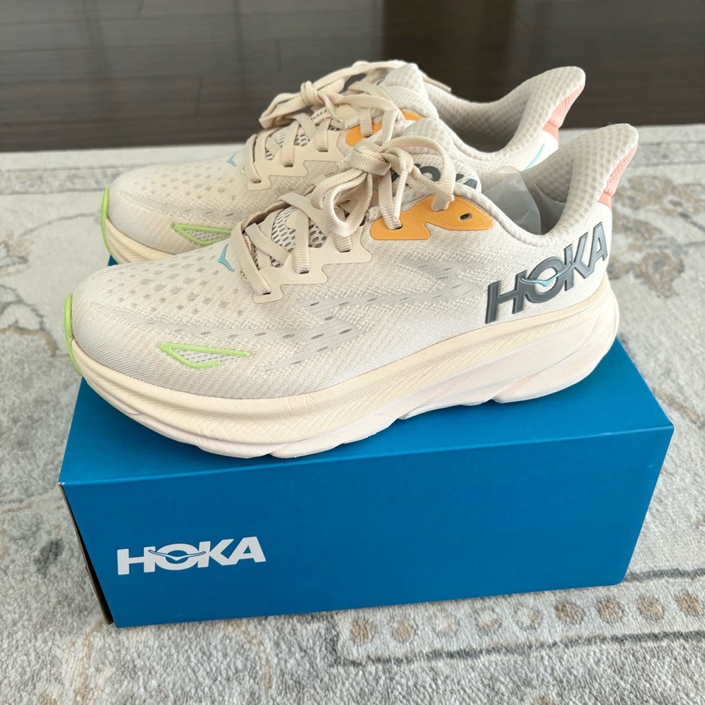 Hoka Clifton 9 Women’s Vanilla / Astral Size 7 D Wide